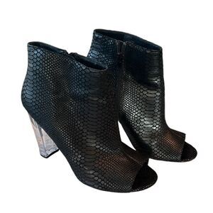 Steve Madden Magestic Black Leather Peep Toe‎ Bootie Size 9.5 Acrylic Heel